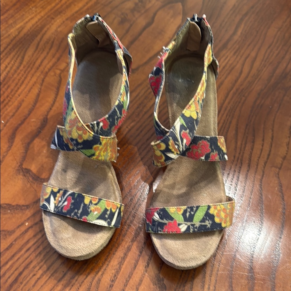 Dr. Scholl's Gold and Red Wedge Shoes with Open Toe and Adjustable Ankle Strap
